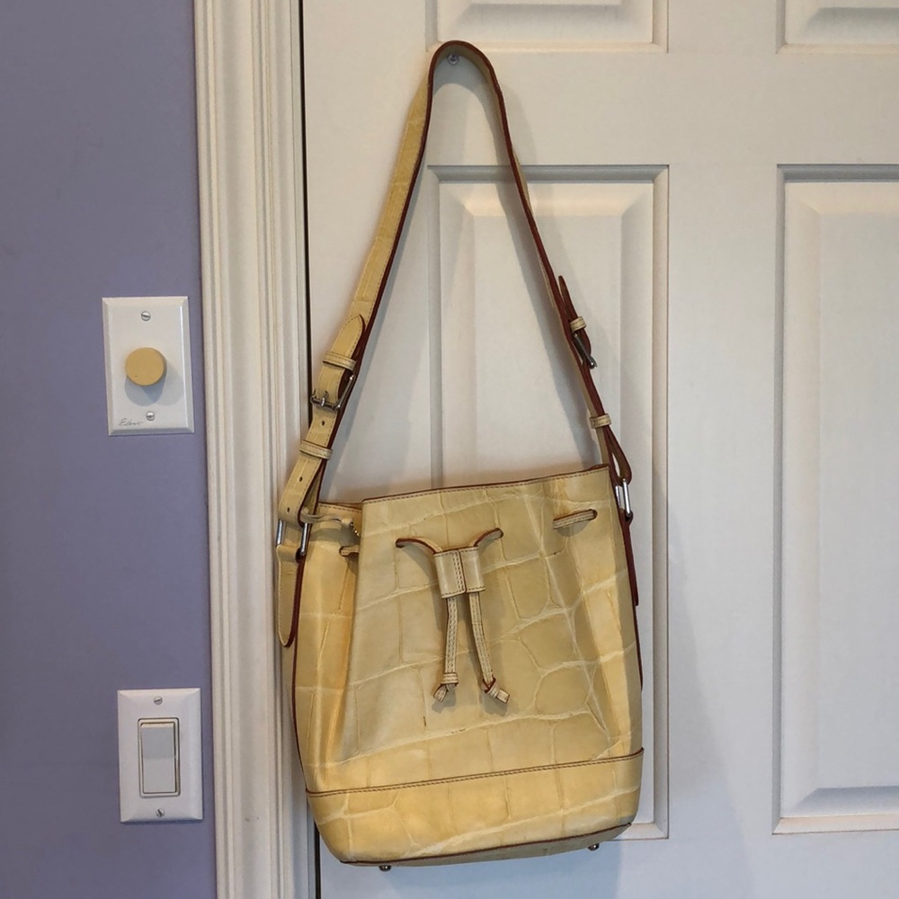 Yellow croc leather Dooney & Bourke purse!